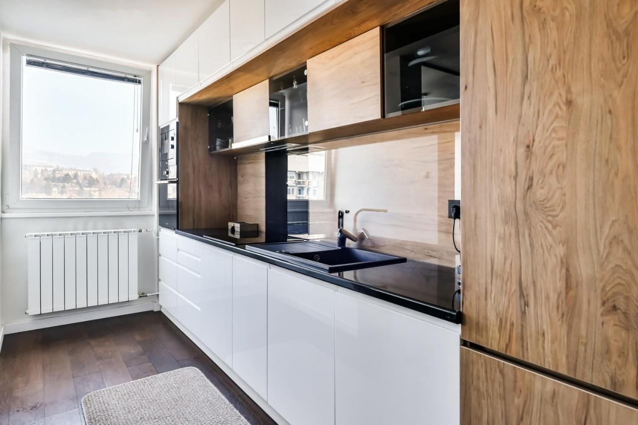 2 Bedroom Penthouse In City Center, Free Parking SJJ Eksteriør bilde